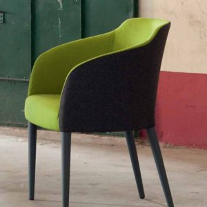 Big and tall office chair with wider seat and higher weight capacity