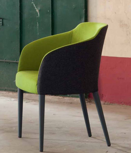 Big and tall office chair with wider seat and higher weight capacity