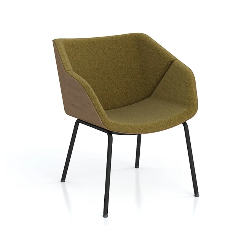 Guest chair with metal leg frame and classic design