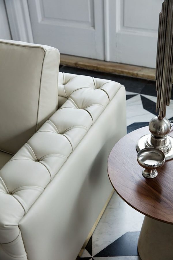 The luxury design of this sofa emphasizes its clean lines and sharp angles, making it a perfect addition to any modern living