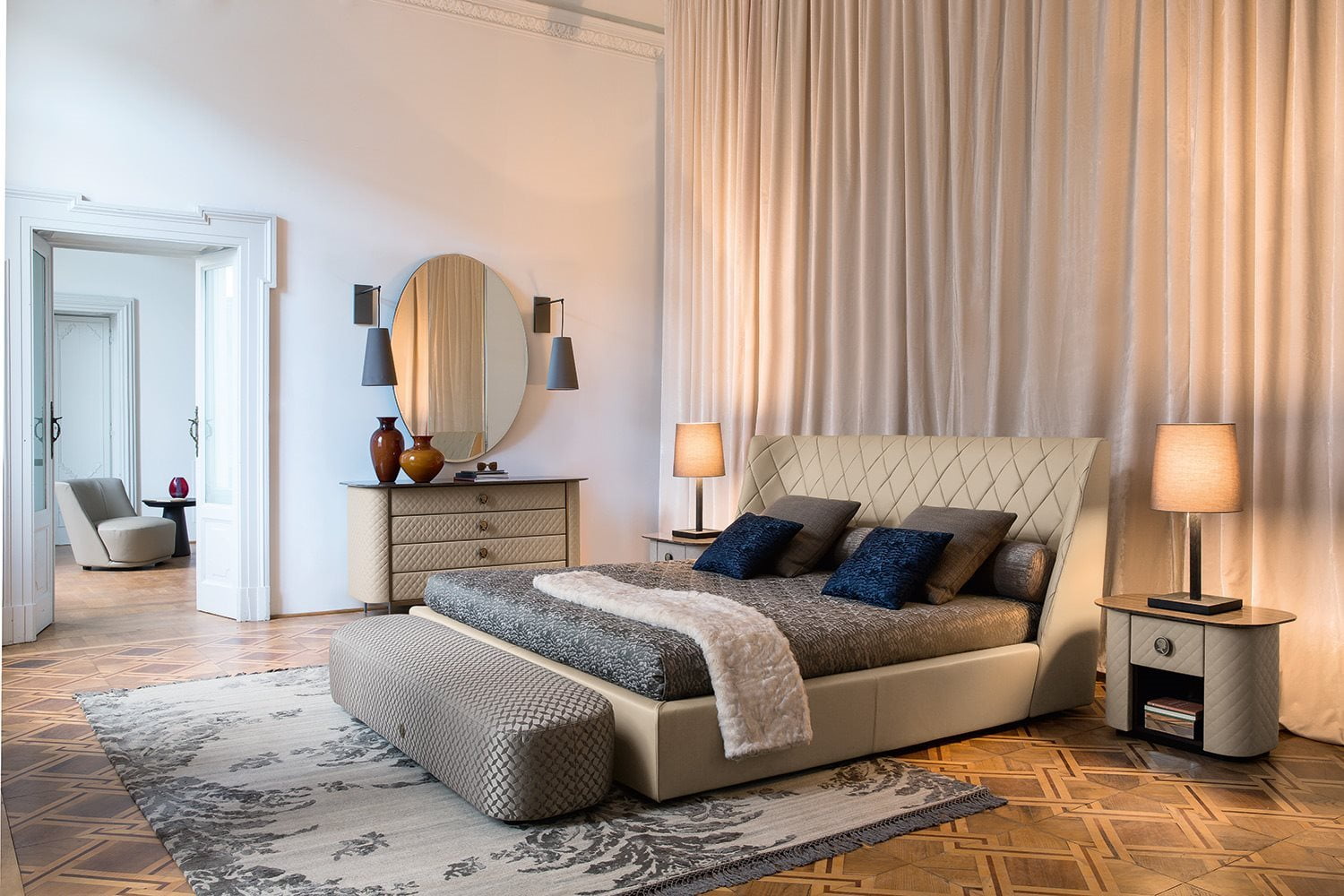 a true masterpiece of design, this large bed features a beautiful diamond-shaped headboard and a sleek, modern base that will elevate any bedroom