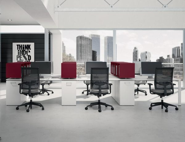 Operational workstation desk for 6 people