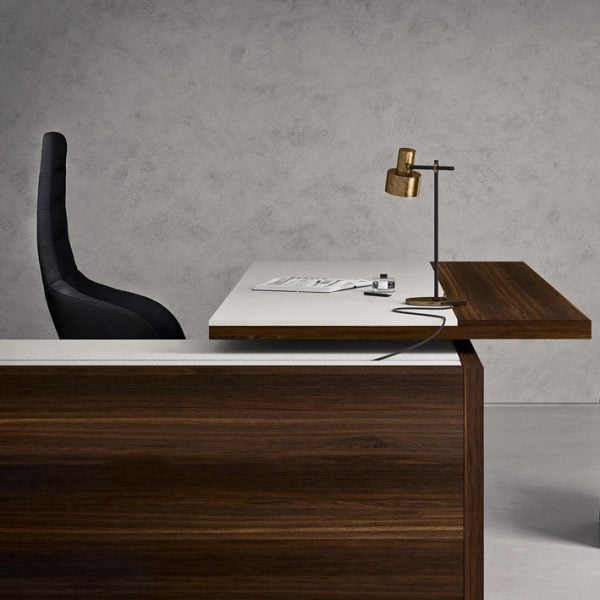 high-end wooden table for a Tom panager